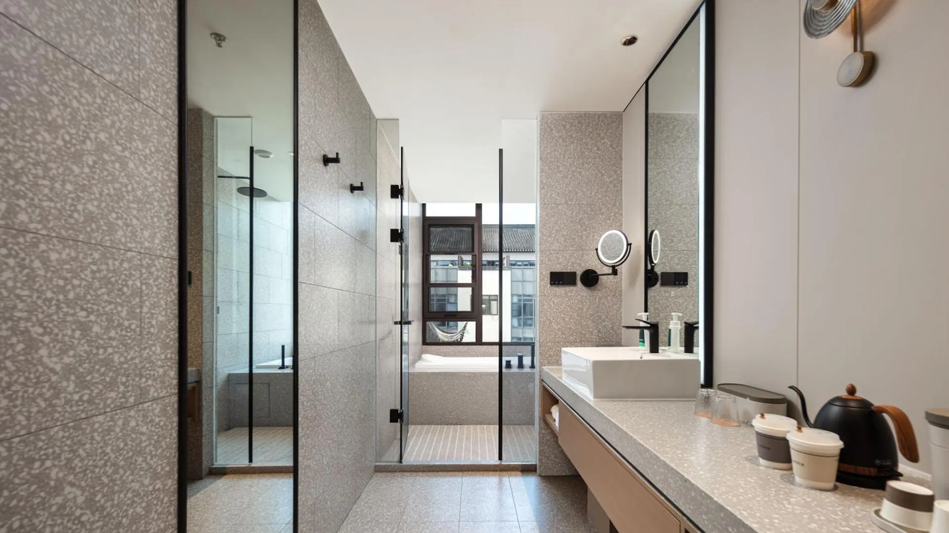 Atour Hotel Suzhou Beisi Pagoda Taohuawu Street